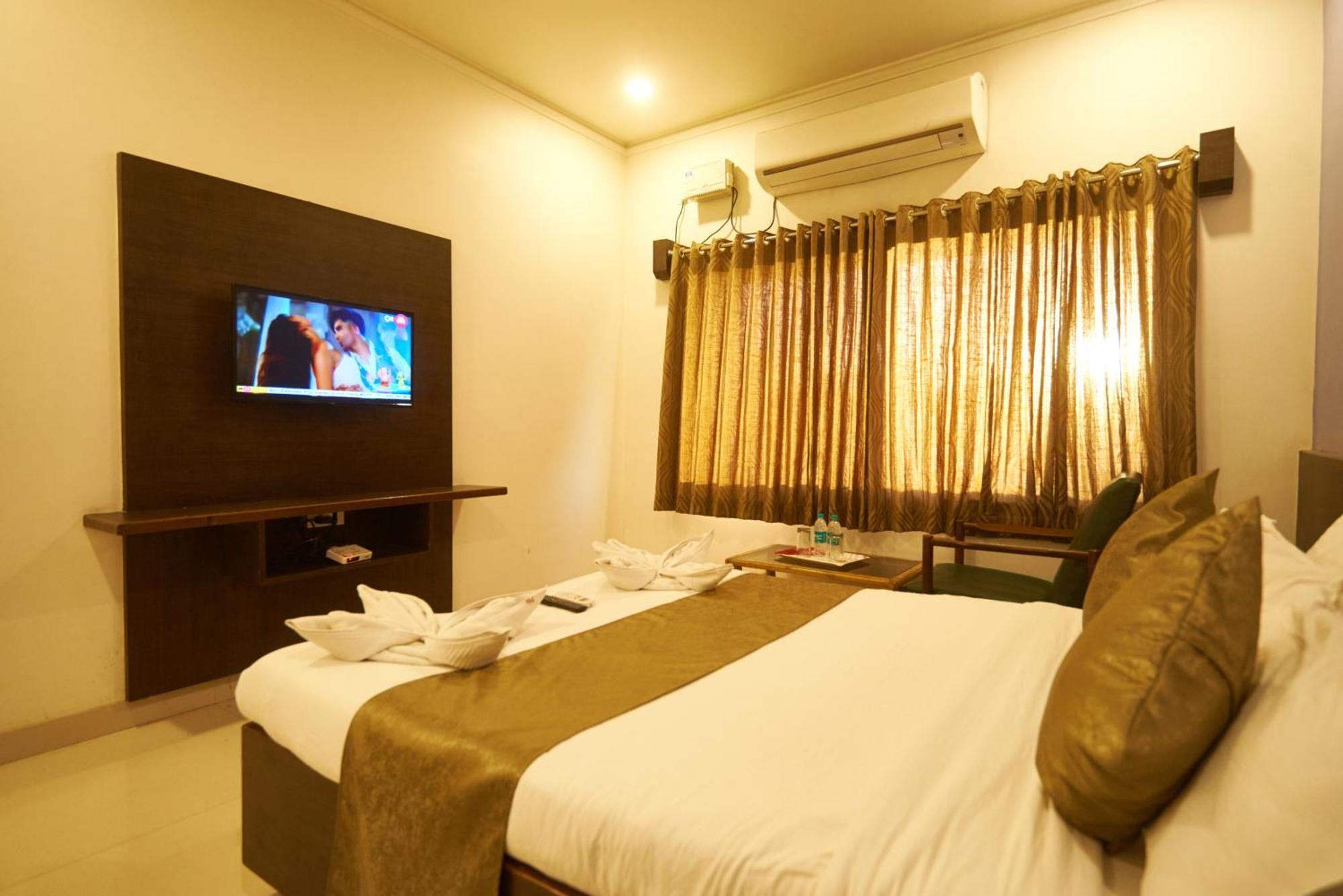 Hotel Pride Inn Ширди Екстериор снимка